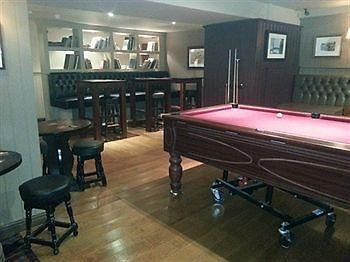 Holland Arms Hotel Gaerwen Екстериор снимка