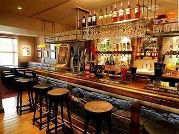 Holland Arms Hotel Gaerwen Екстериор снимка