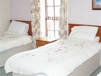 Holland Arms Hotel Gaerwen Екстериор снимка