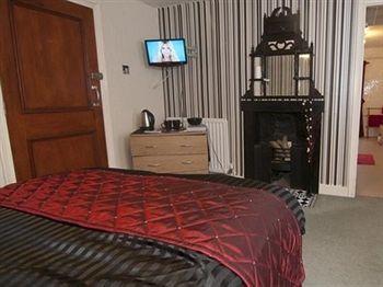 Holland Arms Hotel Gaerwen Екстериор снимка
